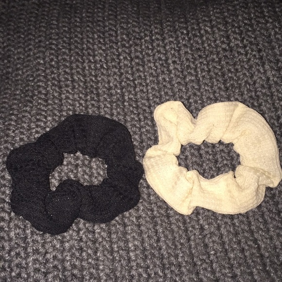 ▫️scrunchie bundle - Picture 3 of 3